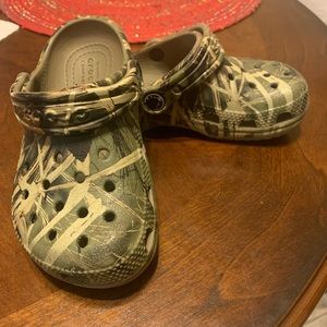 Toddler Camo Crocs 9c